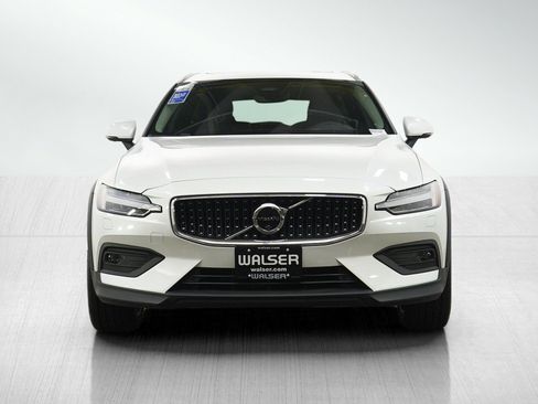Used 2025 Volvo V60 B5 Cross Country Plus AWD/4WD image 8