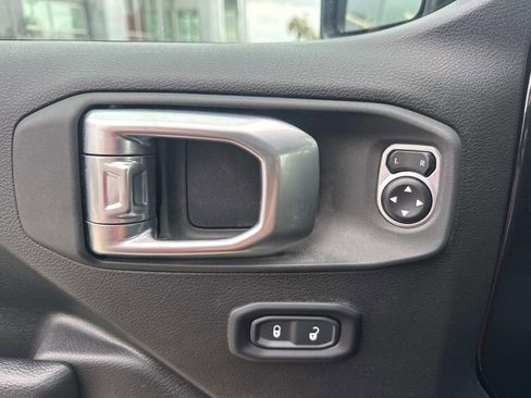 Used 2024 Jeep Gladiator Mojave w/ Convenience Group AWD/4WD image 18