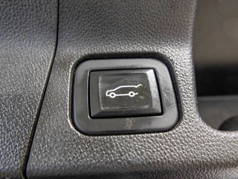 Used 2017 GMC Acadia SLE image 41