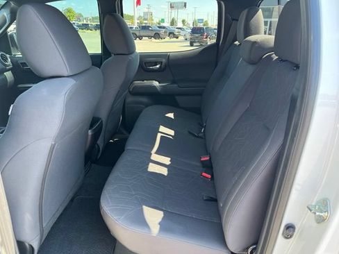 Used 2016 Toyota Tacoma TRD Off-Road w/ Towing Package AWD/4WD image 6