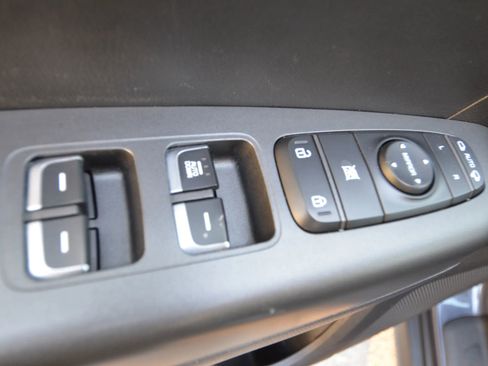 Used 2018 Kia Sportage LX w/ LX Technology Package image 27