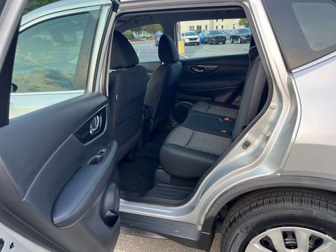 Used 2018 Nissan Rogue S FWD image 34