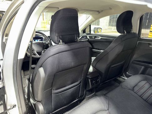 Used 2015 Ford Fusion SE image 26