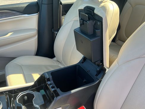 Used 2023 Jeep Grand Cherokee Limited w/ Luxury Tech Group II AWD/4WD image 18