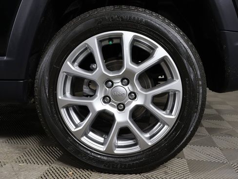 Used 2022 Jeep Compass Latitude image 18