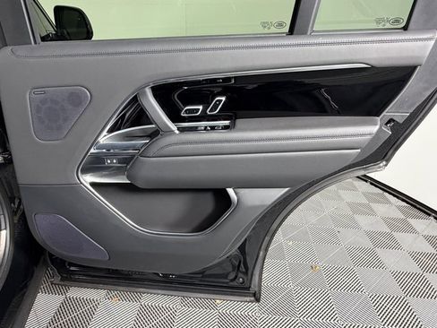 Used 2025 Land Rover Range Rover Long Wheelbase SE image 19