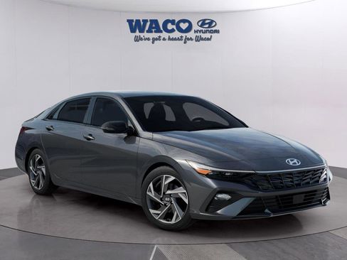 Used 2025 Hyundai Elantra Sport image 2