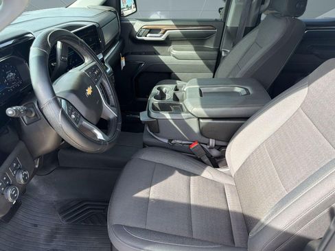 Used 2024 Chevrolet Silverado 1500 LT AWD/4WD image 5