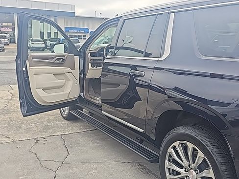 Used 2022 GMC Yukon XL Denali w/ Denali Ultimate Package image 10