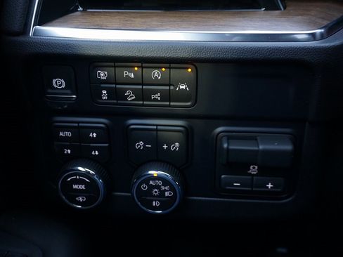 New 2026 Chevrolet Suburban High Country image 25