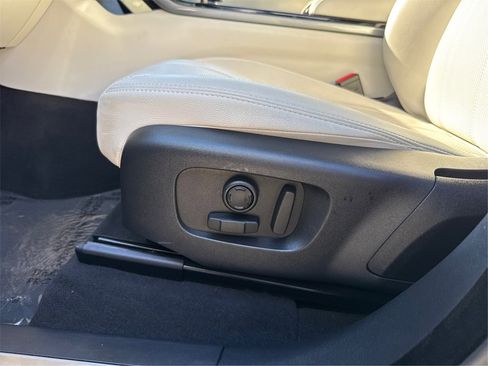 Used 2021 Land Rover Range Rover Velar R-Dynamic S image 25