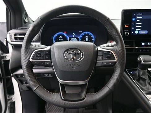 Used 2025 Toyota Sienna Limited image 28