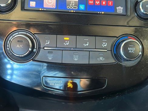 Used 2019 Nissan Rogue S w/ Special Edition Package image 18