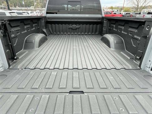 Used 2025 Chevrolet Silverado 2500 ZR2 w/ Technology Package image 11