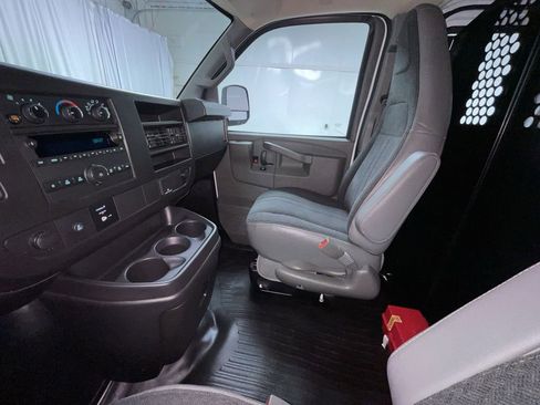 Used 2024 GMC Savana 2500 Work Van w/ Driver Convenience Package image 25