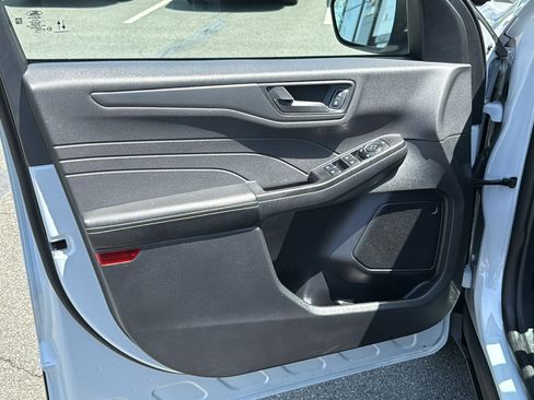 Used 2025 Ford Escape Active AWD/4WD image 9