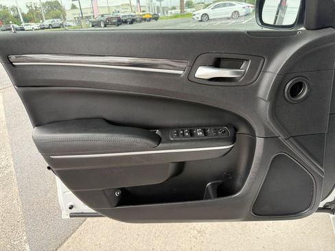 Used 2019 Chrysler 300 Touring L w/ Quick Order Package 2EF RWD image 8