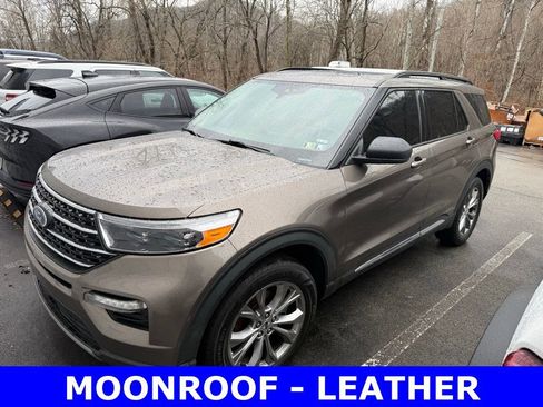 Used 2021 Ford Explorer XLT w/ Equipment Group 202A image 2