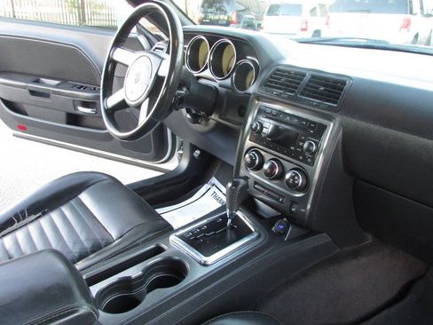Used 2010 Dodge Challenger SE RWD image 21