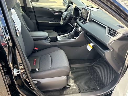 Used 2025 Toyota RAV4 XLE image 19