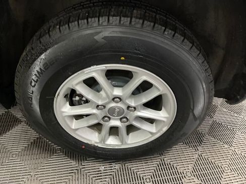 Used 2019 Jeep Grand Cherokee Laredo image 22