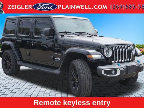 Used 2023 Jeep Wrangler Unlimited Sahara w/ Cold Weather Group AWD/4WD image 7