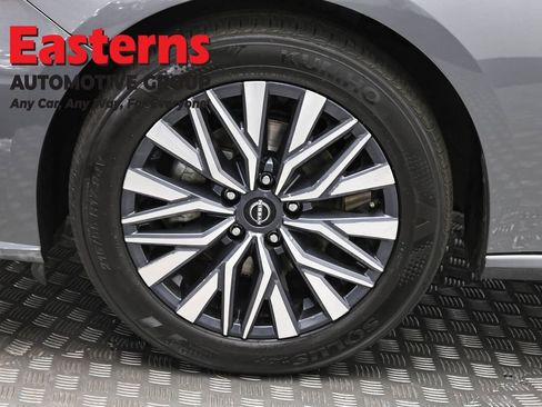 Used 2025 Nissan Altima 2.5 SV FWD image 32