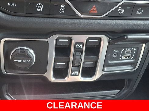 Used 2024 Jeep Wrangler Unlimited Sahara w/ Safety Group AWD/4WD image 23