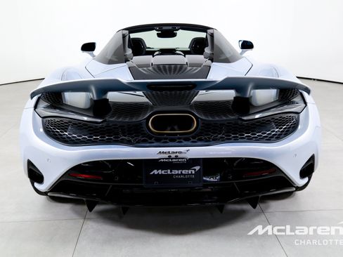 Used 2026 McLaren 750S Spider RWD image 9