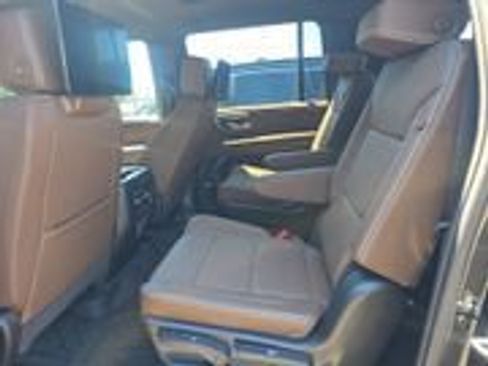 Used 2024 Chevrolet Suburban High Country w/ Advanced Technology Package AWD/4WD image 7