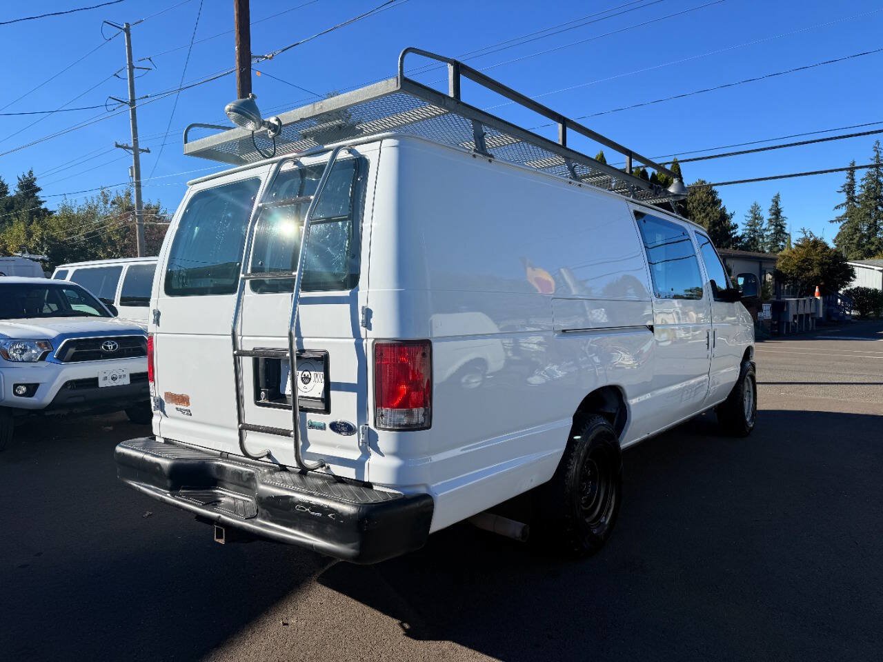 Used 2014 Ford E-350 and Econoline 350 Extended Super Duty w/ Power Group RWD image 6