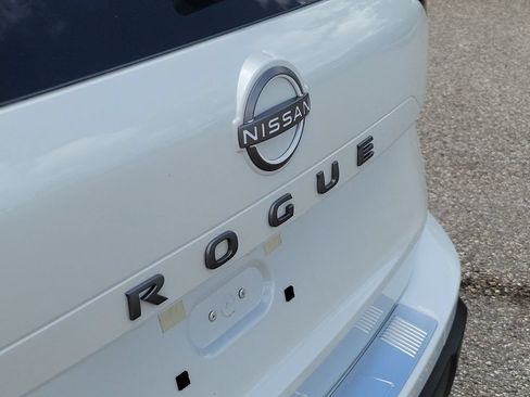 Used 2026 Nissan Rogue SV FWD image 6