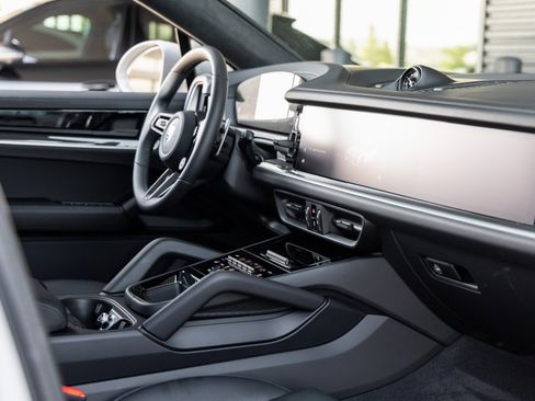 New 2025 Porsche Cayenne Turbo image 51