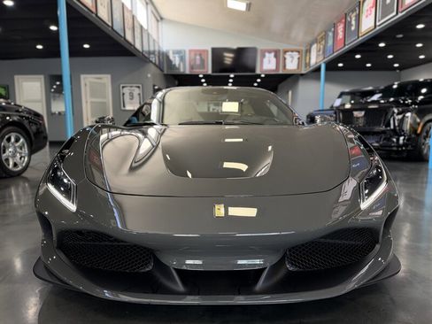 Used 2022 Ferrari F8 Tributo image 3