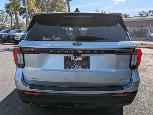 Used 2025 Ford Explorer Active image 5
