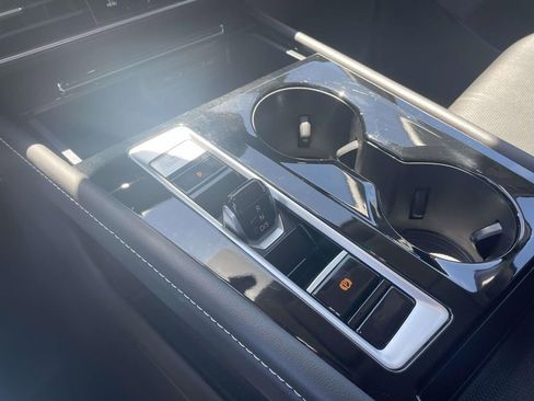 Certified 2025 Volkswagen Atlas SE FWD image 30