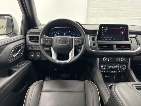 Used 2024 GMC Yukon SLT AWD/4WD image 24