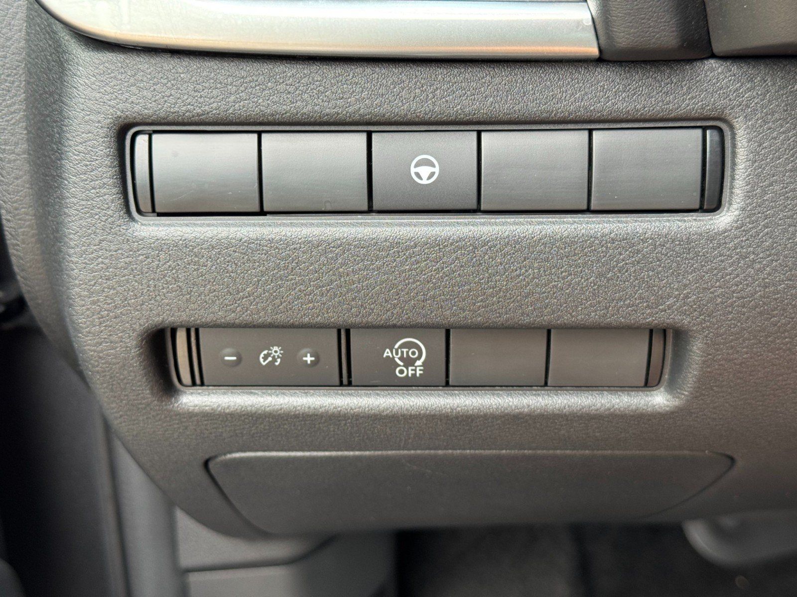 Used 2023 Nissan Rogue SV FWD image 15