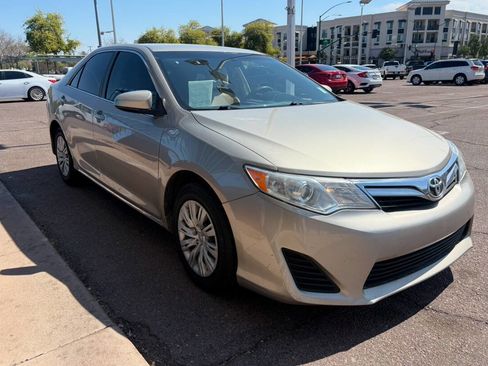 Used 2014 Toyota Camry LE image 2