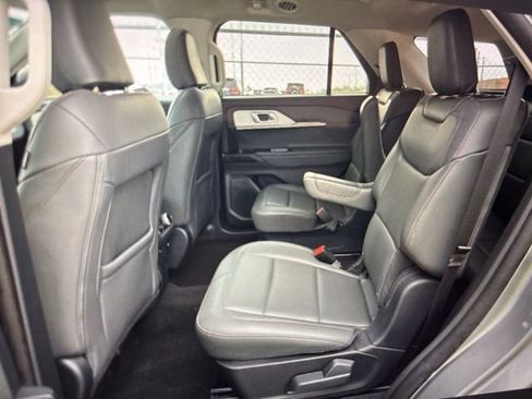 Used 2025 Ford Explorer Active w/ Active Comfort Package AWD/4WD image 21