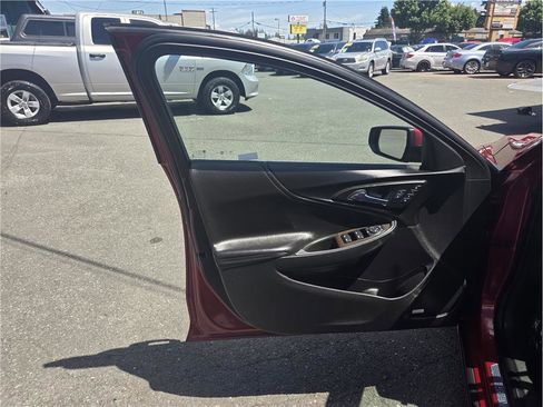 Used 2016 Chevrolet Malibu Premier FWD image 14