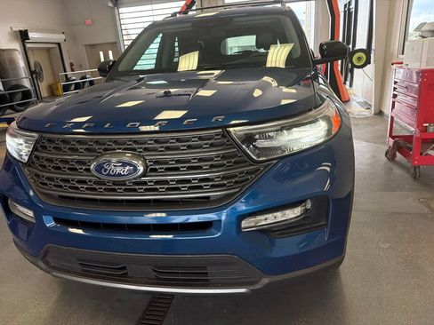 Used 2023 Ford Explorer XLT w/ Equipment Group 202A AWD/4WD image 5