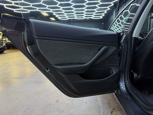 Used 2018 Tesla Model 3 Long Range image 17