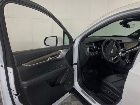 Certified 2025 Cadillac XT6 Premium Luxury w/ Platinum Package AWD/4WD image 22