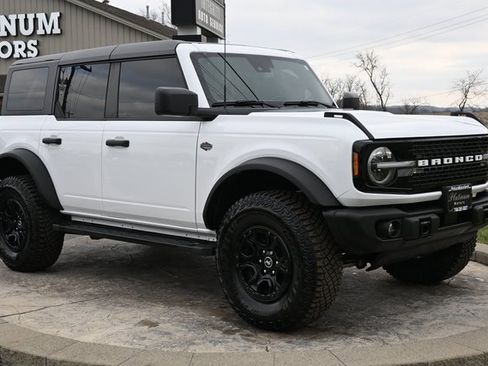 Used 2023 Ford Bronco Wildtrak image 3