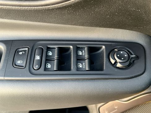 Used 2023 Jeep Renegade Latitude image 18