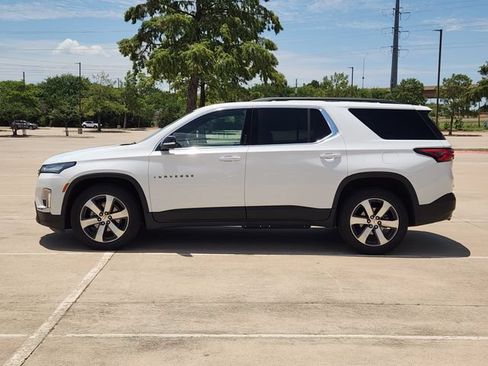 Used 2022 Chevrolet Traverse LT w/ LT Premium Package FWD image 4
