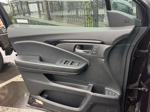 Used 2020 Honda Pilot Touring image 6