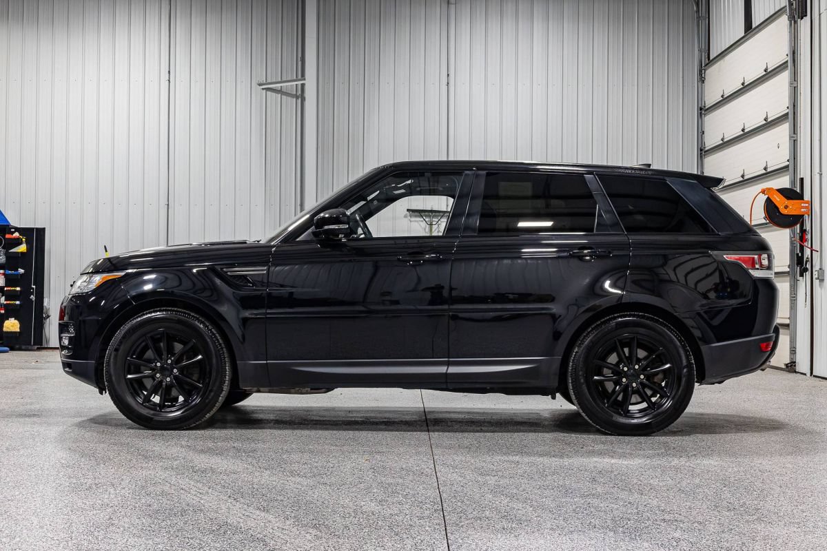 Used 2017 Land Rover Range Rover Sport SE AWD/4WD image 8