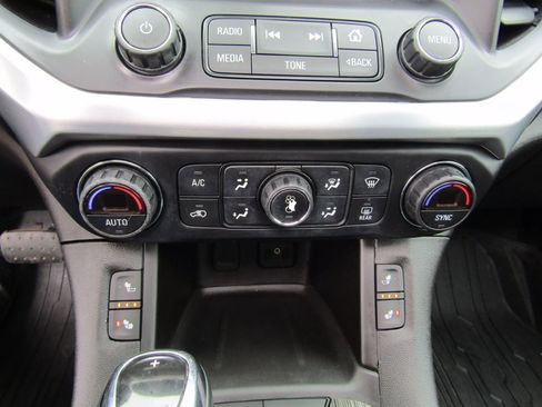 Used 2018 GMC Acadia SLT image 26